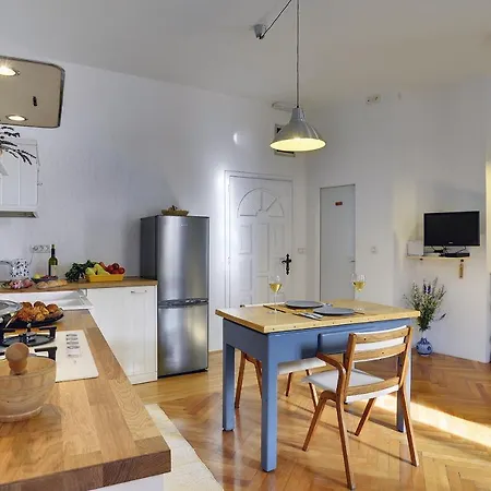 Forum 2 Apartment