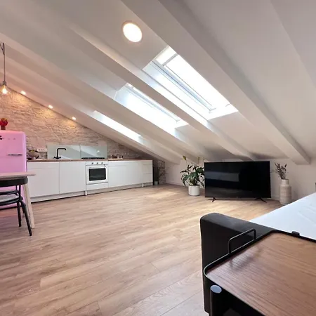 Forum 2 Apartment