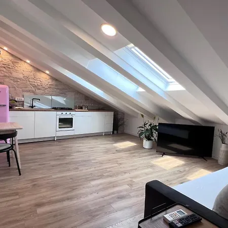 Forum 2 Apartment